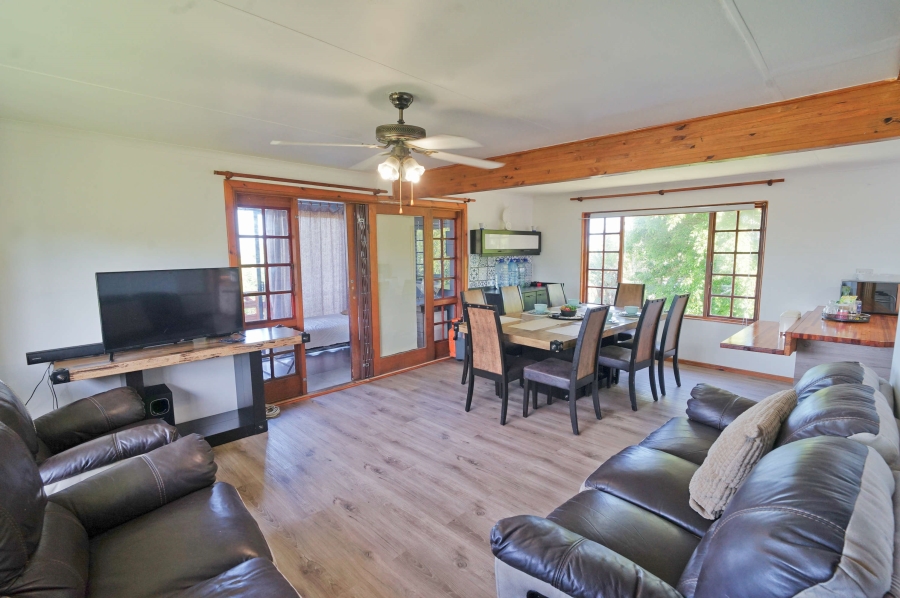 3 Bedroom Property for Sale in Cove Rock Eastern Cape